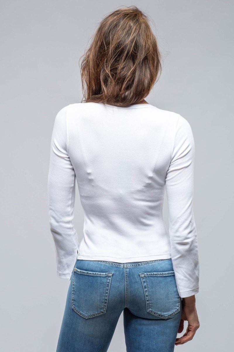 amina rubinacci alisa ribbed crew neck top in white ladies tops axels vail 39769278480618