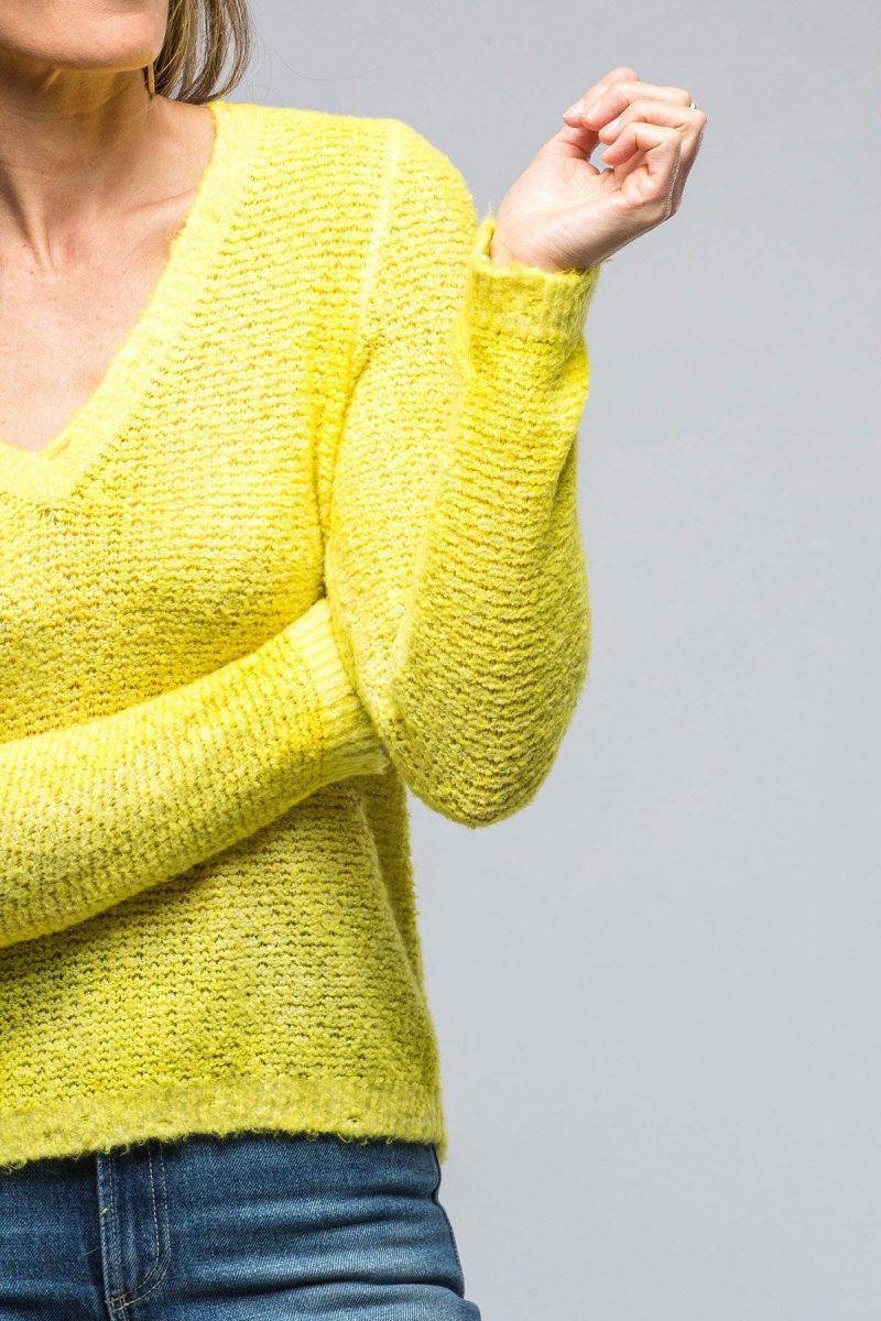 avant toi biggi v neck sweater in yellow ladies sweaters axels vail 39106829648106