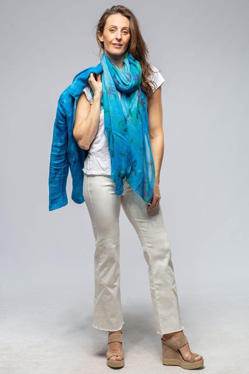 avant toi gradient cashmere scarf in mediterranean blue ladies accessories scarves axels vail 39899241840874