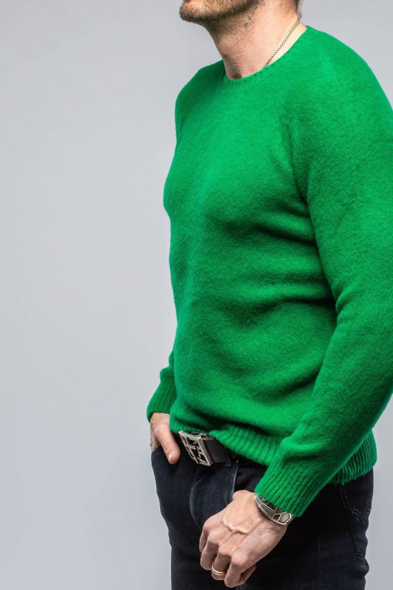 avant toi henry crew neck cashmere sweater in apple green mens sweaters axels vail 39882239279338