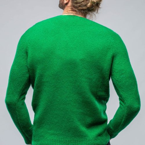 avant toi henry crew neck cashmere sweater in apple green mens sweaters axels vail 39882239541482