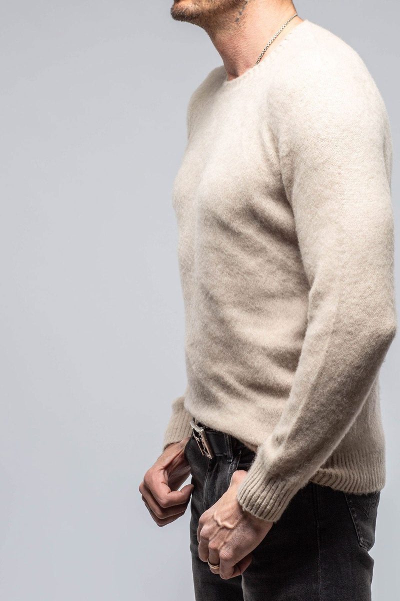 avant toi henry crew neck cashmere sweater in beige mens sweaters axels vail 39882246193386