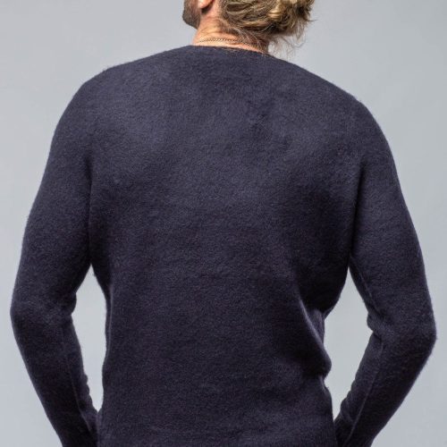 avant toi henry crew neck cashmere sweater in blue navy mens sweaters axels vail 39882243145962