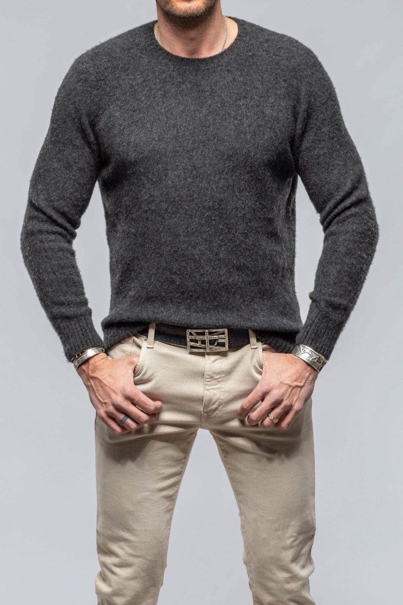 avant toi henry crew neck cashmere sweater in charcoal mens sweaters axels vail 39882267132138