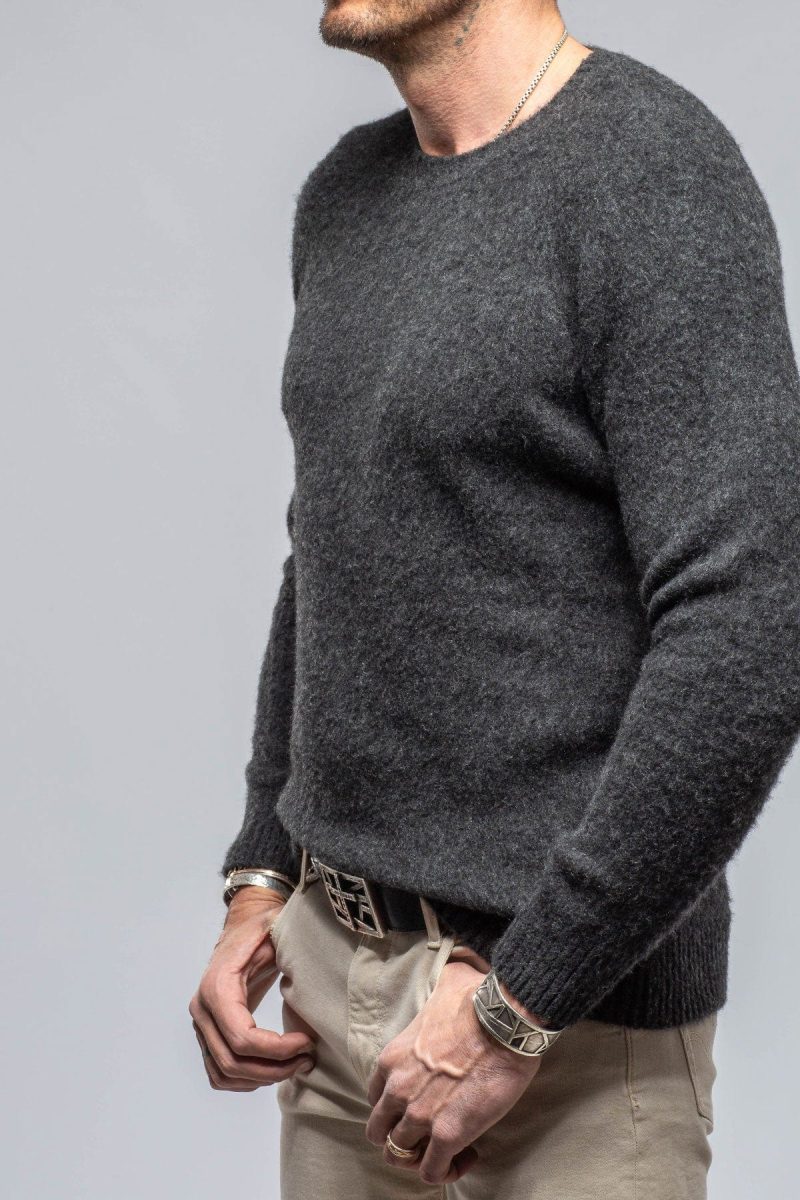 avant toi henry crew neck cashmere sweater in charcoal mens sweaters axels vail 39882267197674