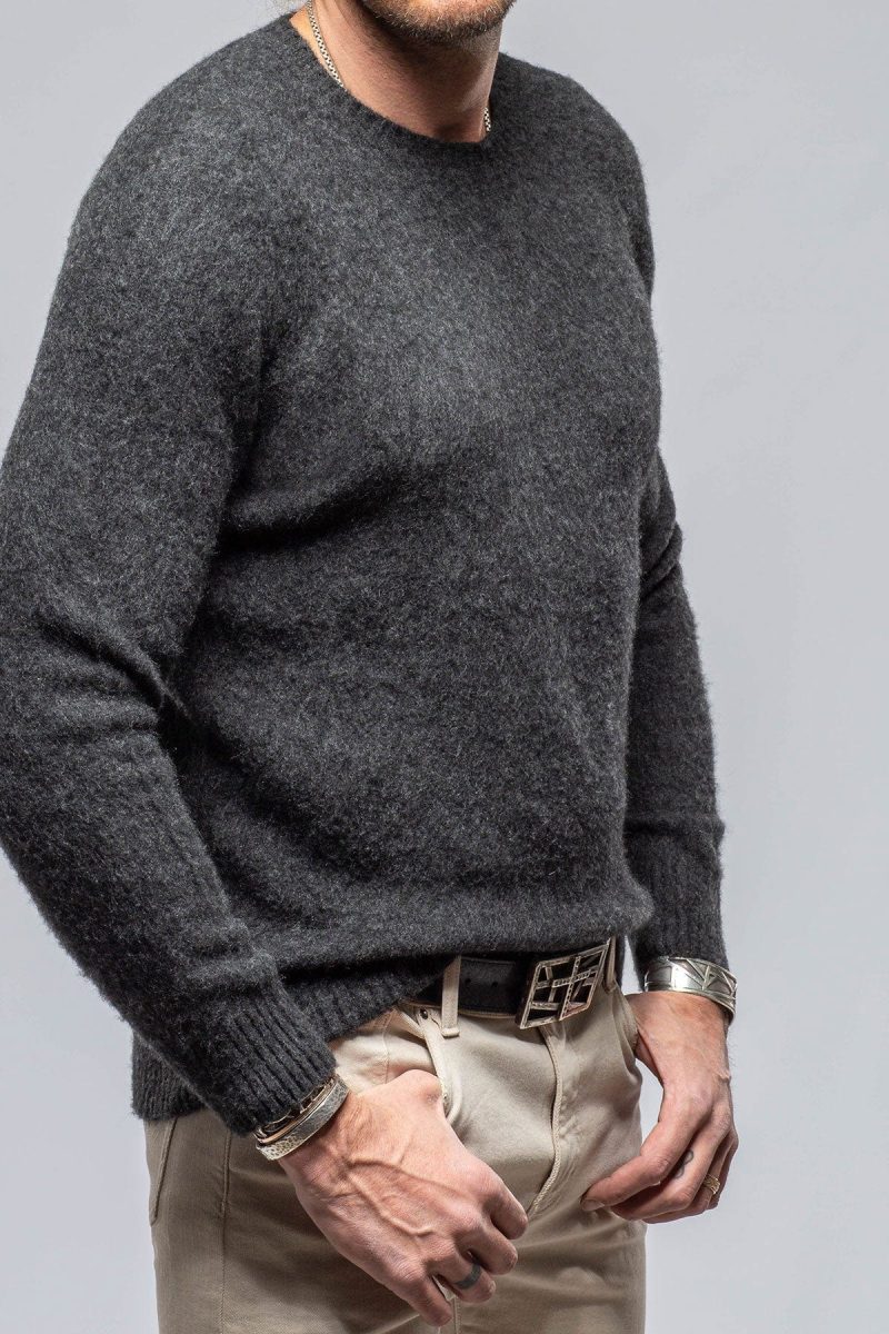 avant toi henry crew neck cashmere sweater in charcoal mens sweaters axels vail 39882267263210