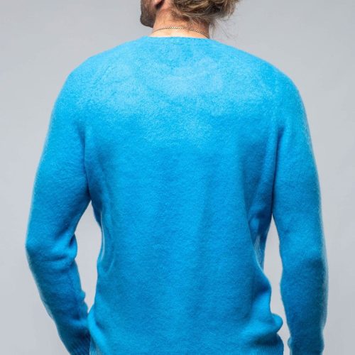 avant toi henry crew neck cashmere sweater in curacao mens sweaters axels vail 39882247471338