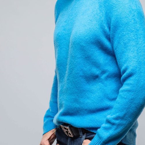 avant toi henry crew neck cashmere sweater in curacao mens sweaters axels vail 39882247831786