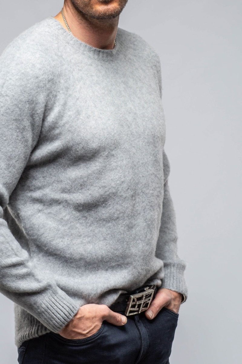 avant toi henry crew neck cashmere sweater in stone grey mens sweaters axels vail 39882251370730