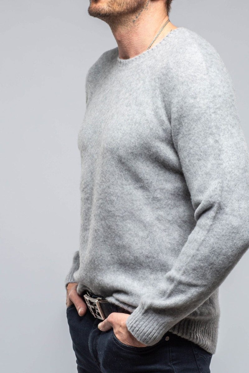 avant toi henry crew neck cashmere sweater in stone grey mens sweaters axels vail 39882251469034