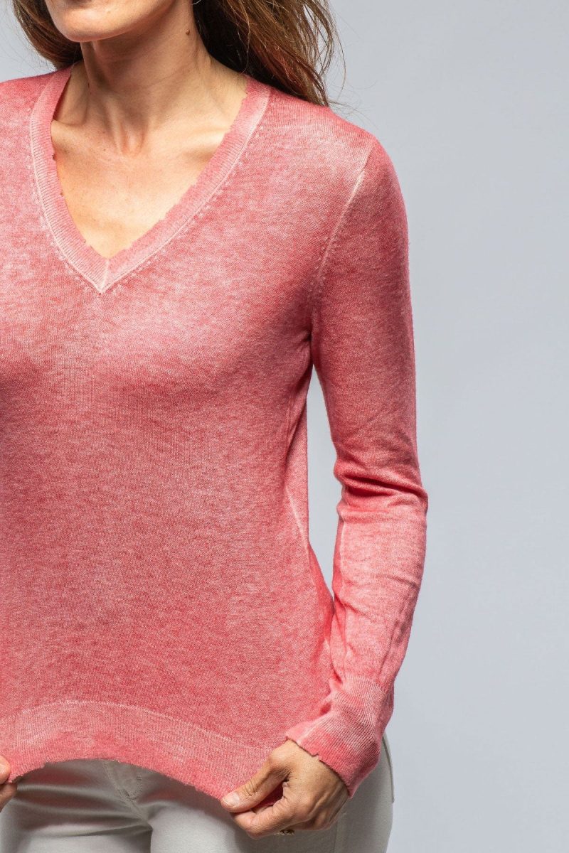 avant toi pari v neck sweater in persimmons ladies sweaters axels vail 39443442925802