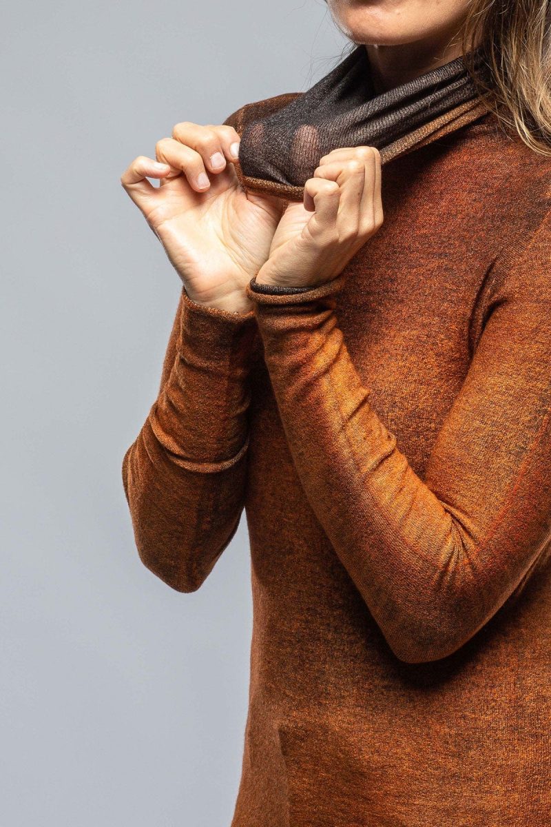 avant toi tizzy fitted turtleneck sweater in shaded rust ladies sweaters axels vail 38053049106666