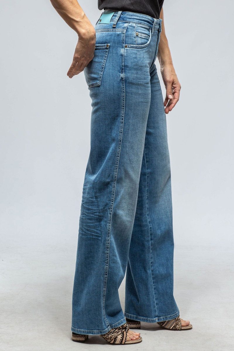 cambio aimee wide leg jean in washed light blue ladies pants jeans axels vail 39889736401130