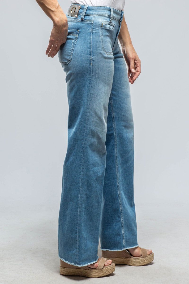 cambio tess square pocket jean in lt blue ladies pants jeans axels vail 39889713037546