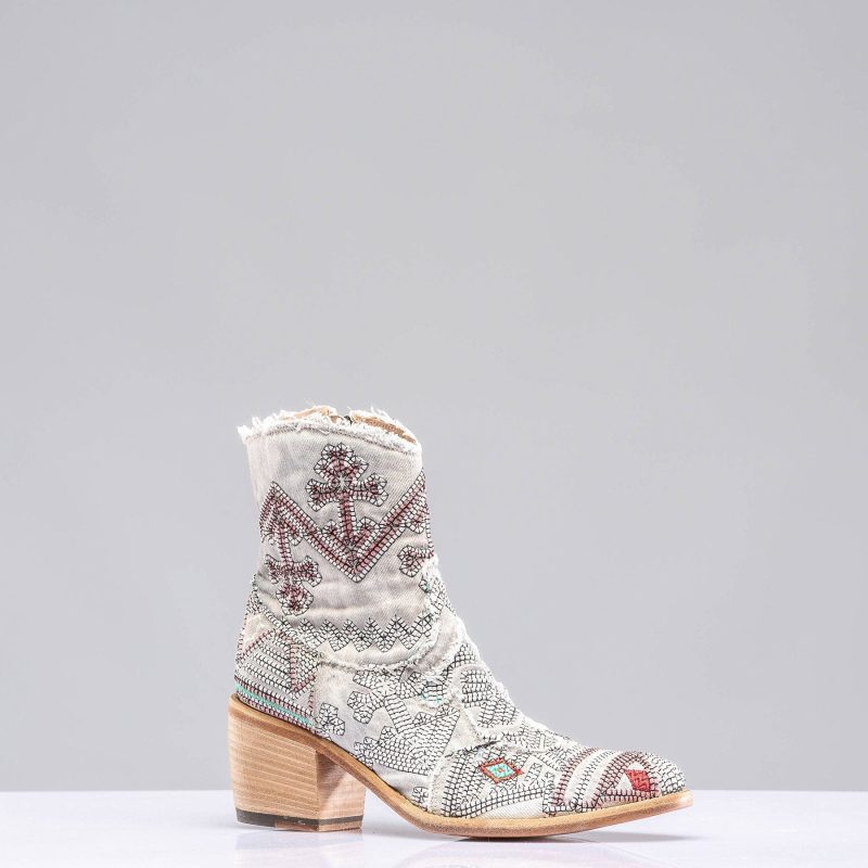 marco delli minerva boot in white w blk amp pink embroidery ladies european boots axels vail 39785809084650