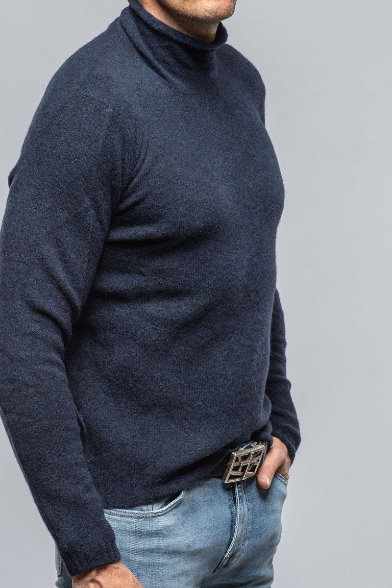 stile latino mandara sweater in navy mens sweaters axels vail 40526909243626